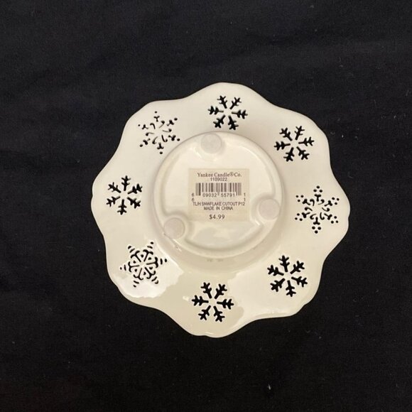 Yankee Candle Tealight Votive Holde Pierced Snowflakes Ivory Gold Gilded - Picture 2 of 3